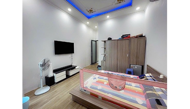 BÁN NHÀ MẶT TIỀN ĐỖ XUÂN HỢP-QUẬN 9-4 TẦNG-ĐÃ HOÀN CÔNG-KHÔNG QUY HOẠCH-GIÁ CÒN 6,6 TỶ TL